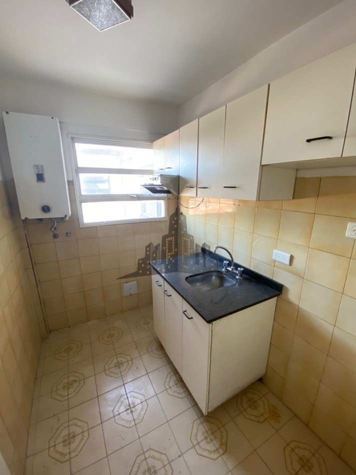 ALQUILER - DOS AMBIENTES - CASEROS CENTRO - BAJAS EXPENSAS