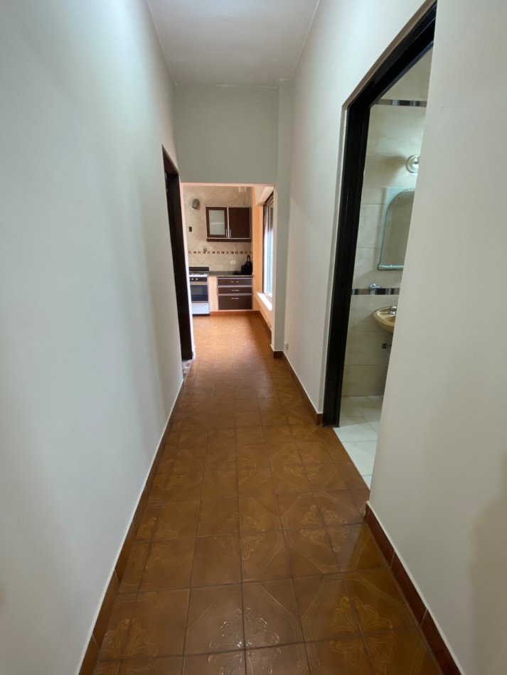 ALQUILER - CASA PH TRES AMBIENTES - PRIMER PISO POR ESCALERA - SIN EXPENSAS - CASEROS NORTE 