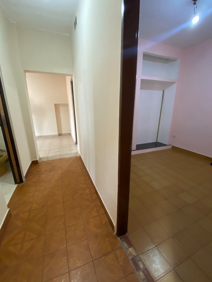 ALQUILER - CASA PH TRES AMBIENTES - PRIMER PISO POR ESCALERA - SIN EXPENSAS - CASEROS NORTE 