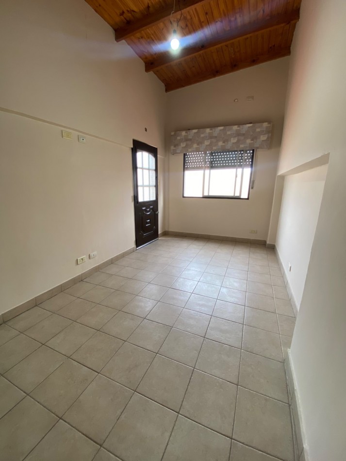 ALQUILER - CASA PH TRES AMBIENTES - PRIMER PISO POR ESCALERA - SIN EXPENSAS - CASEROS NORTE 