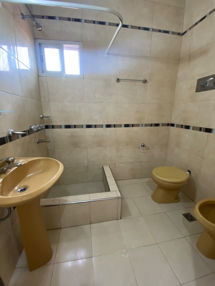 ALQUILER - CASA PH TRES AMBIENTES - PRIMER PISO POR ESCALERA - SIN EXPENSAS - CASEROS NORTE 