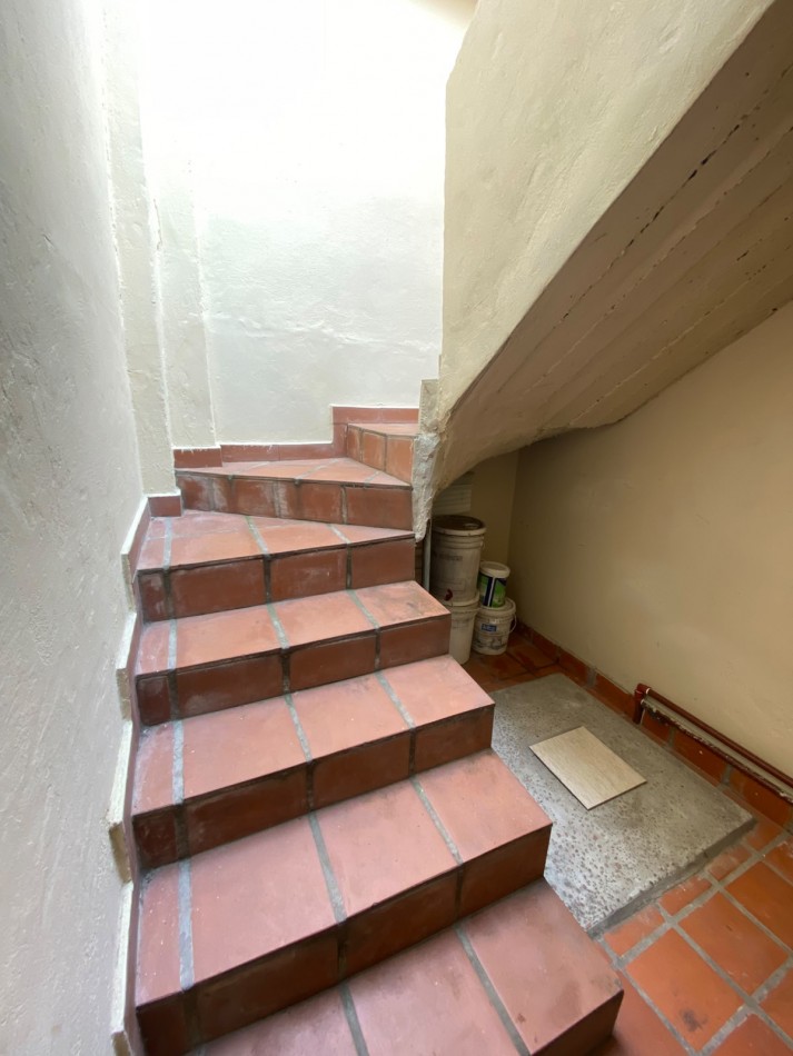 ALQUILER - CASA PH TRES AMBIENTES - PRIMER PISO POR ESCALERA - SIN EXPENSAS - CASEROS NORTE 