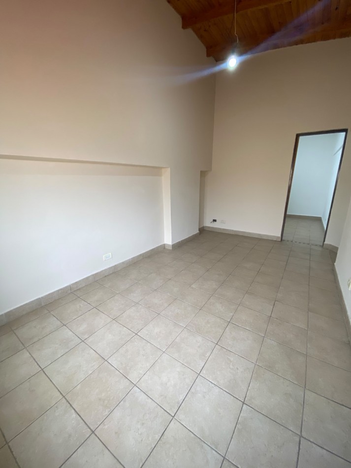 ALQUILER - CASA PH TRES AMBIENTES - PRIMER PISO POR ESCALERA - SIN EXPENSAS - CASEROS NORTE 