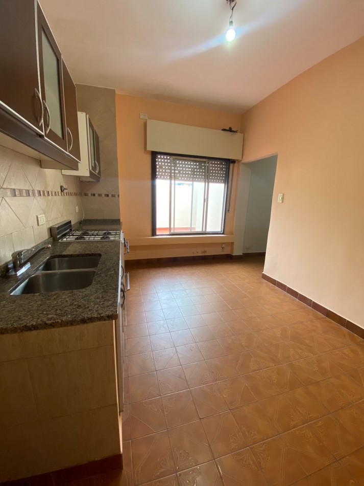 ALQUILER - CASA PH TRES AMBIENTES - PRIMER PISO POR ESCALERA - SIN EXPENSAS - CASEROS NORTE 
