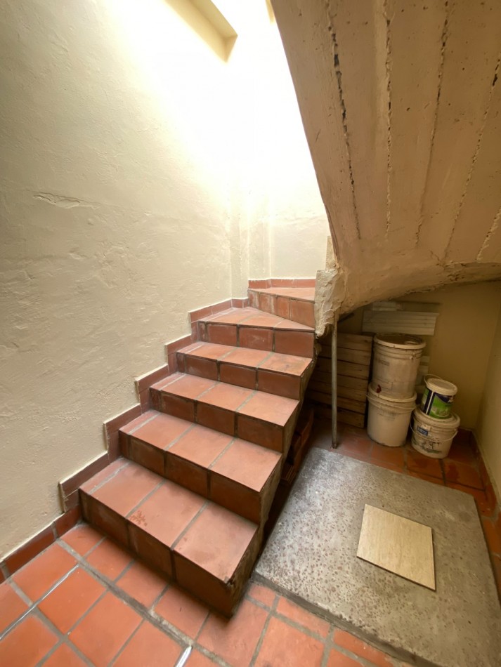 ALQUILER - CASA PH TRES AMBIENTES - PRIMER PISO POR ESCALERA - SIN EXPENSAS - CASEROS NORTE 