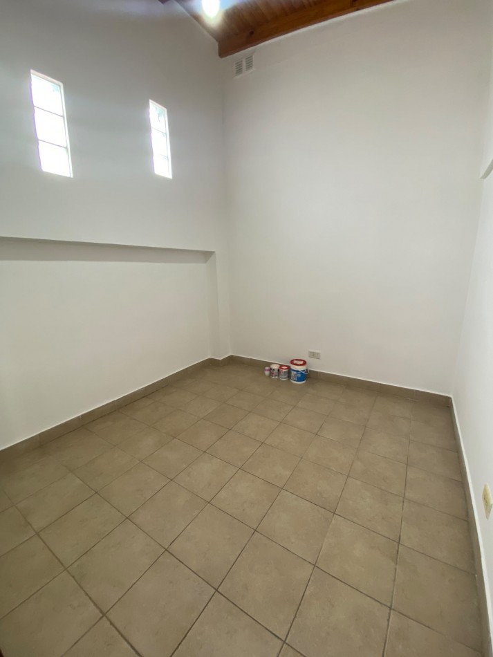 ALQUILER - CASA PH TRES AMBIENTES - PRIMER PISO POR ESCALERA - SIN EXPENSAS - CASEROS NORTE 