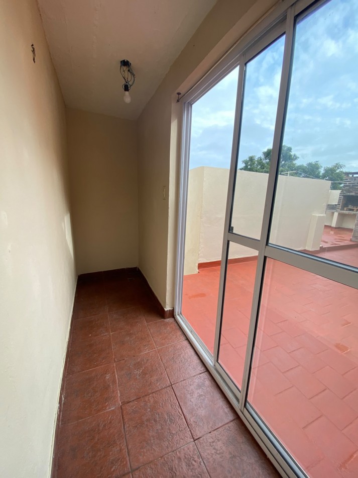 ALQUILER - CASA PH TRES AMBIENTES - PRIMER PISO POR ESCALERA - SIN EXPENSAS - CASEROS NORTE 