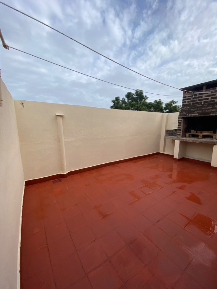 ALQUILER - CASA PH TRES AMBIENTES - PRIMER PISO POR ESCALERA - SIN EXPENSAS - CASEROS NORTE 