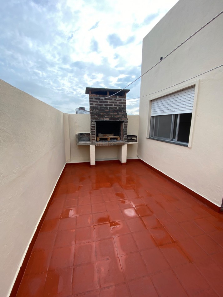 ALQUILER - CASA PH TRES AMBIENTES - PRIMER PISO POR ESCALERA - SIN EXPENSAS - CASEROS NORTE 