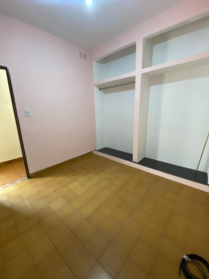 ALQUILER - CASA PH TRES AMBIENTES - PRIMER PISO POR ESCALERA - SIN EXPENSAS - CASEROS NORTE 