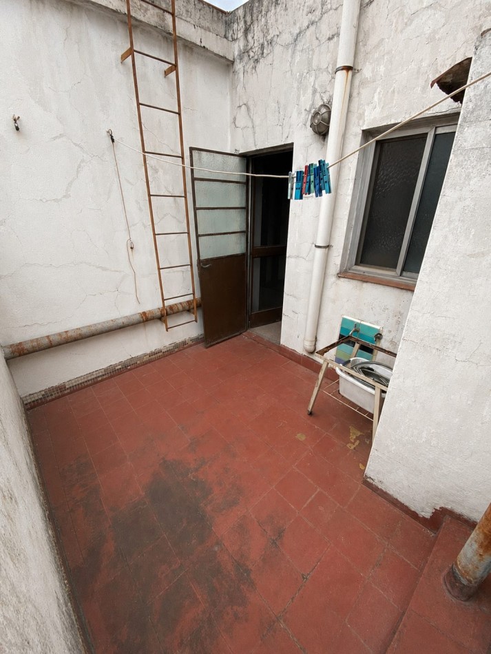 VENTA - CASA PH 4 AMBIENTES CON PATIO AL FRENTE - CASEROS NORTE - APTO CREDITO 