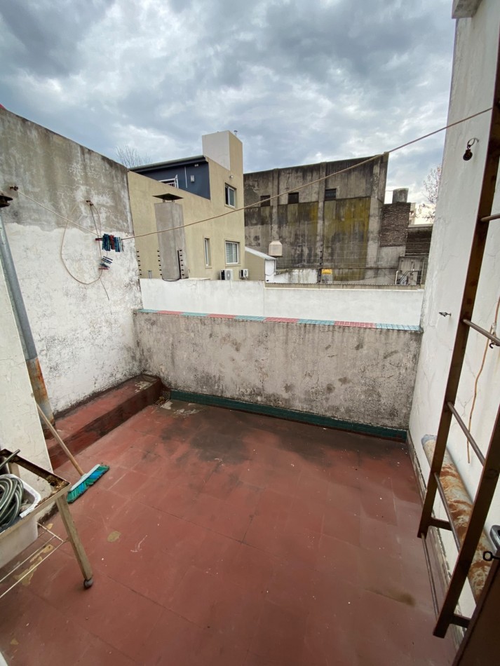 VENTA - CASA PH 4 AMBIENTES CON PATIO AL FRENTE - CASEROS NORTE - APTO CREDITO 