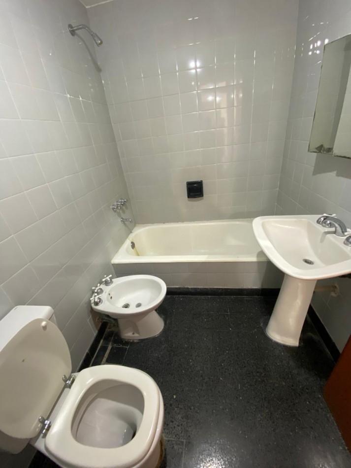 ALQUILER - DEPTO DOS AMBIENTES CON BALCON - DEVOTO 