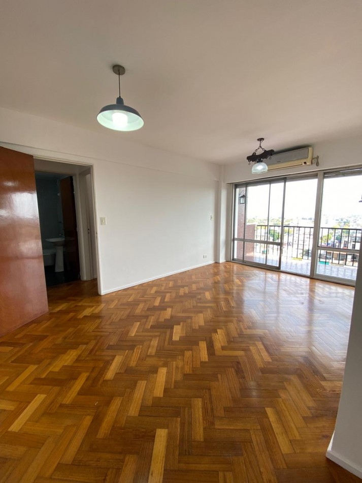 ALQUILER - DEPTO DOS AMBIENTES CON BALCON - DEVOTO 
