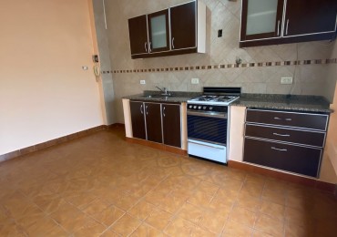 ALQUILER - CASA PH TRES AMBIENTES - PRIMER PISO POR ESCALERA - SIN EXPENSAS - CASEROS NORTE 