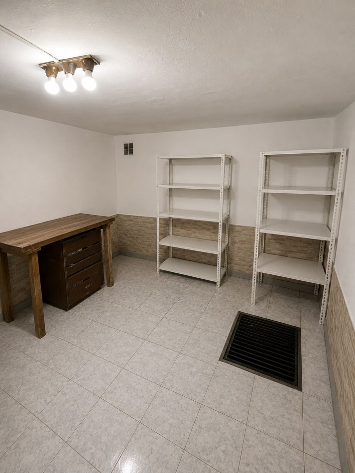 VENTA - CASA SOBRE LOTE PROPIO EN CASEROS | UBICACION ESTRATEGICA + GRAN POTENCIAL - 