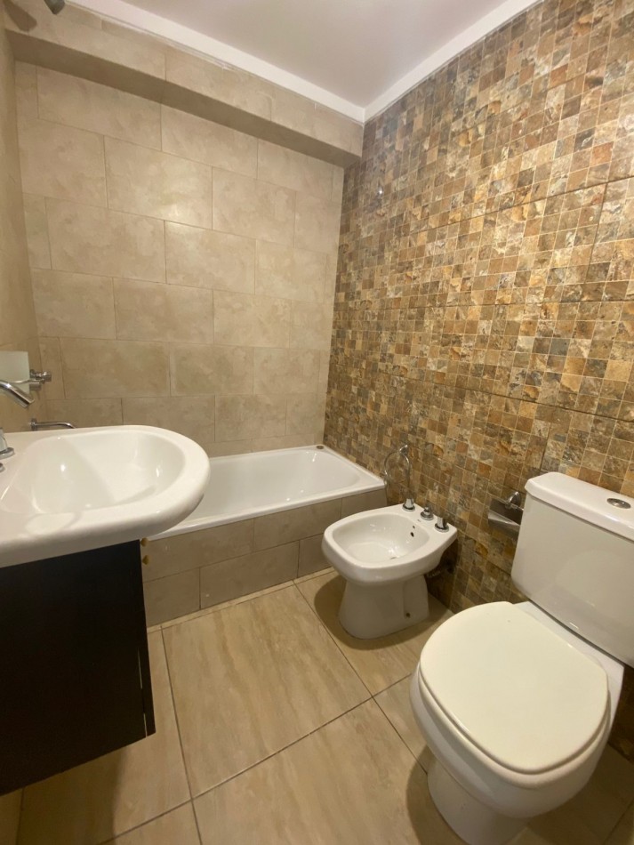 ALQUILER - DEPARTAMENTO DOS AMBIENTES CON BALCON - CASEROS NORTE  