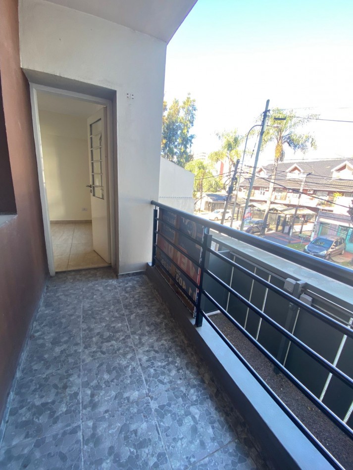 ALQUILER - DEPARTAMENTO DOS AMBIENTES CON BALCON - CASEROS NORTE  