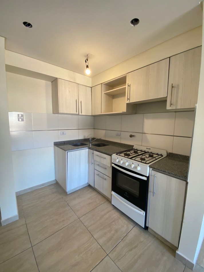 ALQUILER - DEPARTAMENTO DOS AMBIENTES CON BALCON - CASEROS NORTE  