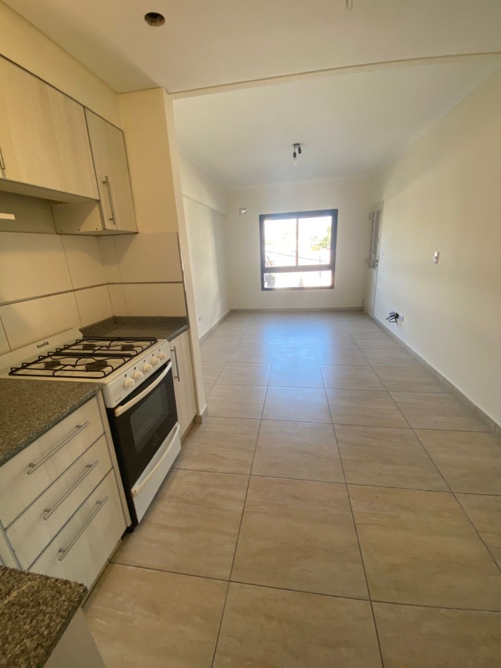 ALQUILER - DEPARTAMENTO DOS AMBIENTES CON BALCON - CASEROS NORTE  