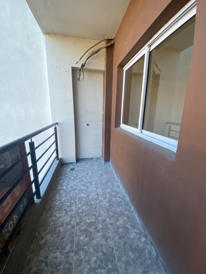 ALQUILER - DEPARTAMENTO DOS AMBIENTES CON BALCON - CASEROS NORTE  