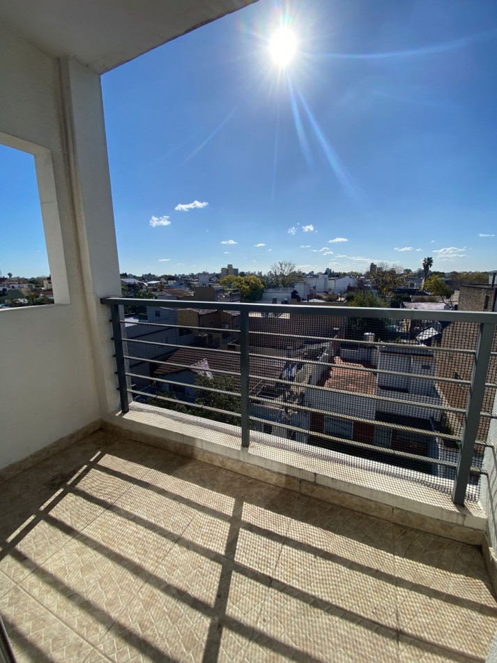 ALQUILER - DOS AMBIENTES CON BALCON - TERRAZA PRIVADA - CASEROS NORTE 