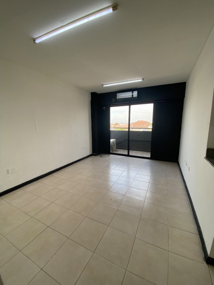 ALQUILER - DEPTO DOS AMBIENTES CON BALCON - CASEROS CENTRO 