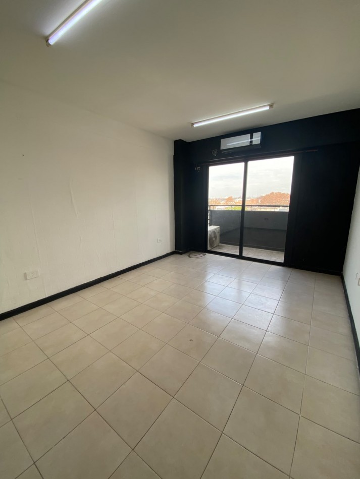 ALQUILER - DEPTO DOS AMBIENTES CON BALCON - CASEROS CENTRO 