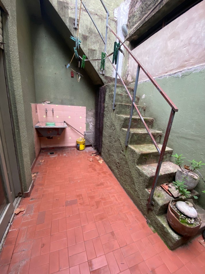 VENTA - CASEROS NORTE - PH 3 AMBIENTES - PATIO Y TERRAZA 