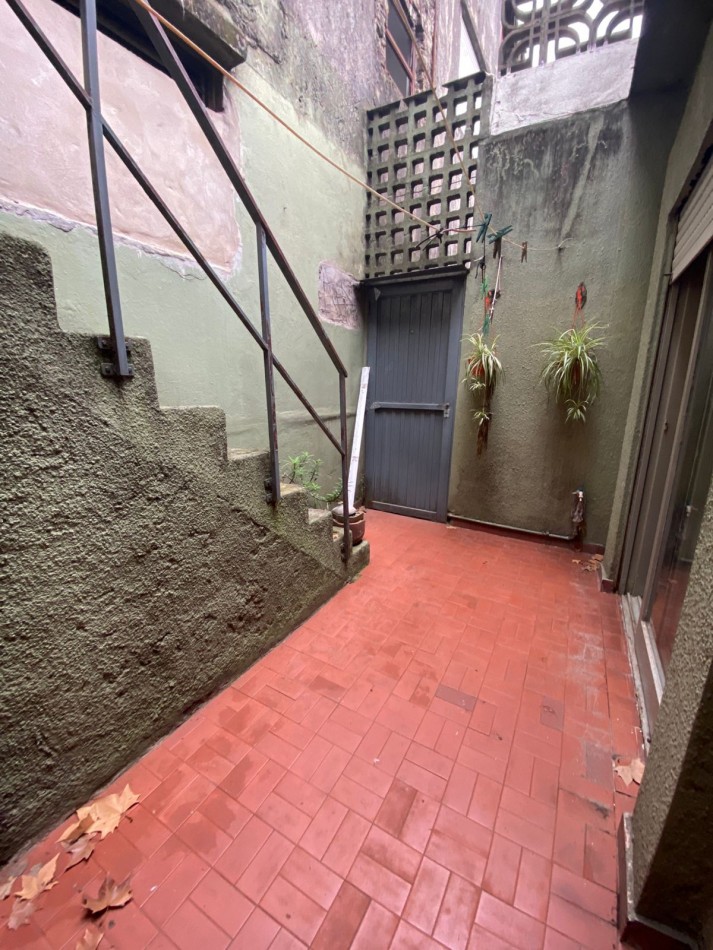 VENTA - CASEROS NORTE - PH 3 AMBIENTES - PATIO Y TERRAZA 