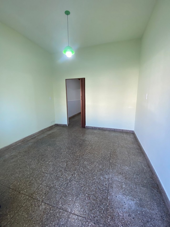 ALQUILER - DEPARTAMENTO PH DOS AMBIENTES - CASEROS NORTE - SIN EXPENSAS - CON PATIO