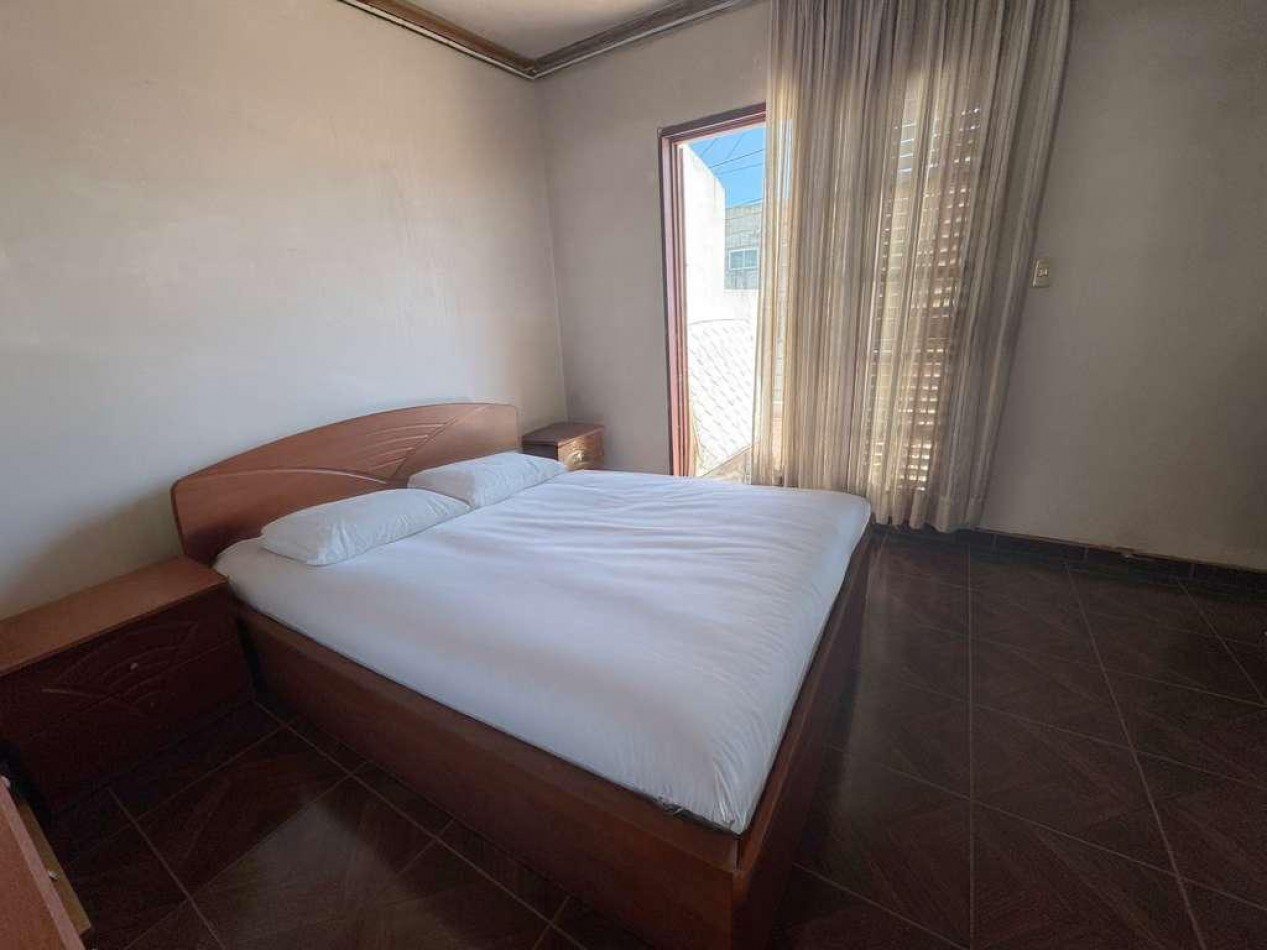 VENTA - CASA PH 4 AMBIENTES AL FRENTE - CON GARAGE, PATIO, BALCON PRIVADO Y PARRILLA - CASEROS NORTE