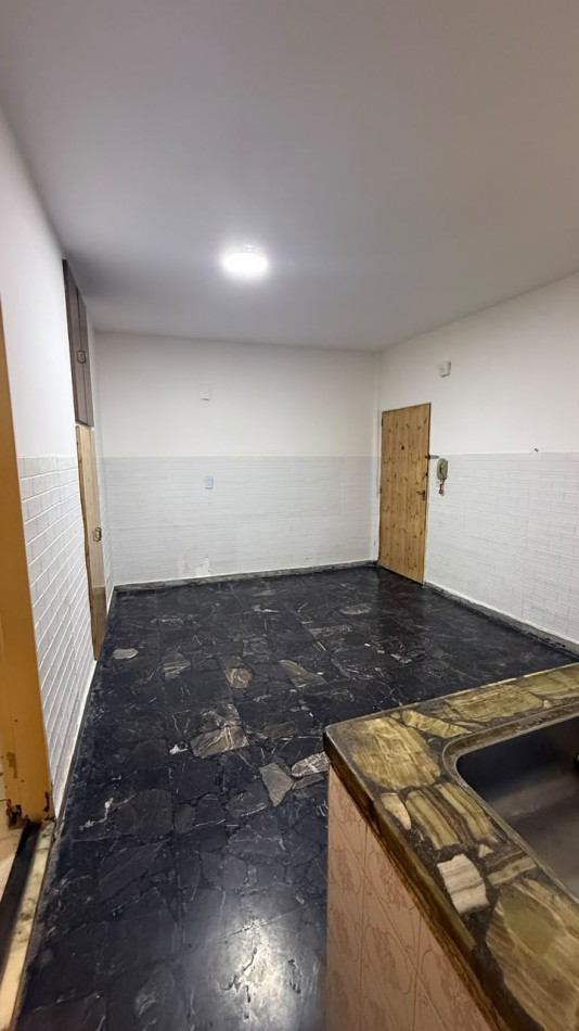 ALQUILER - DEPARTAMENTO DOS AMBIENTES EN CASEROS- EXCELENTE UBICACION