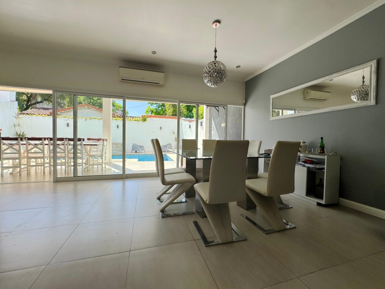 VENTA - CASA 5 AMBIENTES - CON GARAGE DOBLE, PILETA Y PARRILLA - CIUDAD JARDIN