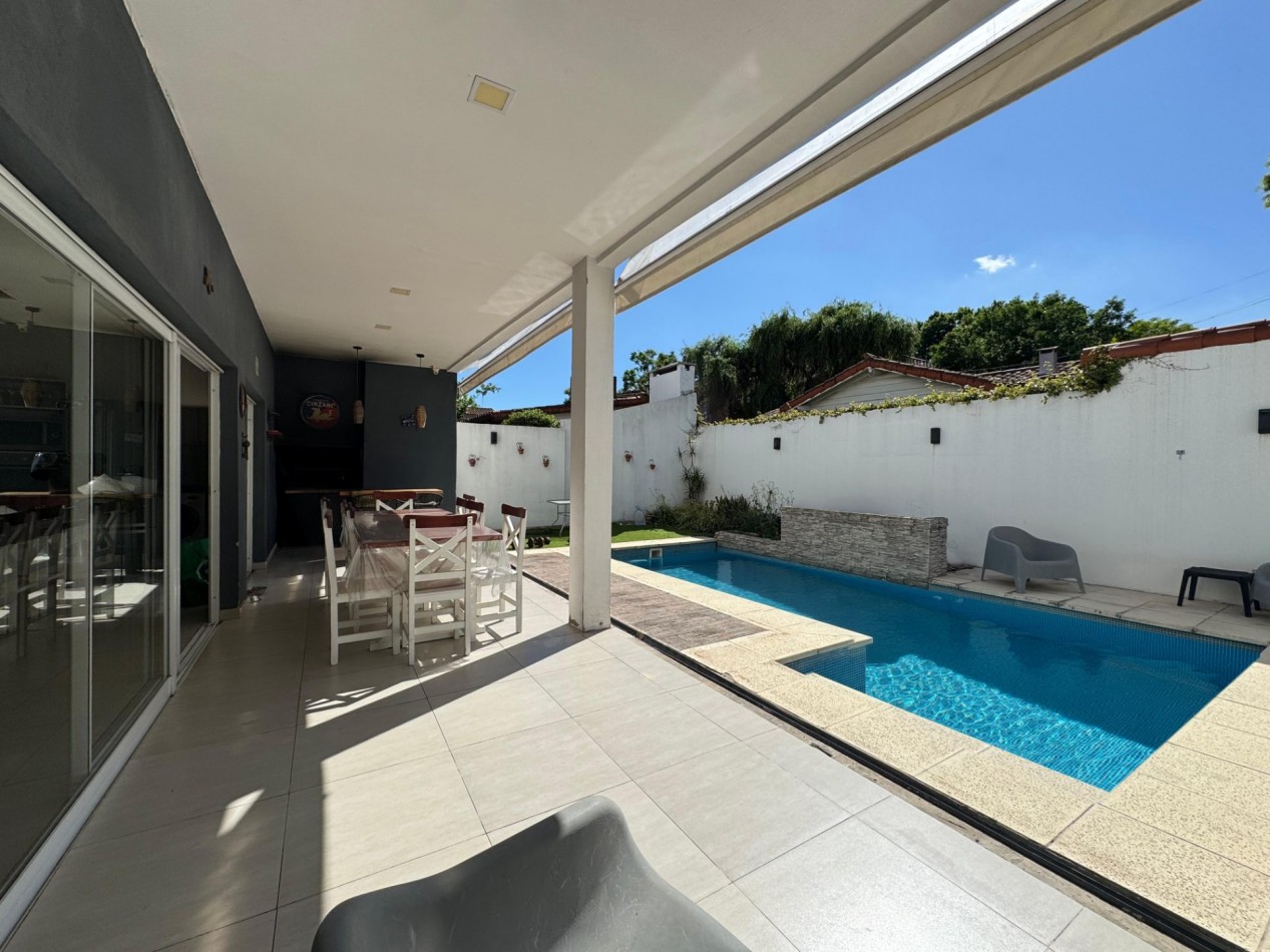 VENTA - CASA 5 AMBIENTES - CON GARAGE DOBLE, PILETA Y PARRILLA - CIUDAD JARDIN