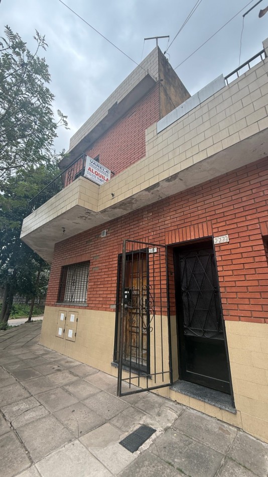 VENTA - CASA TIPO PH - 3 AMBIENTES - PATIO - QUINCHO - TERRAZA CON PARRILLA - APTO CREDITO
