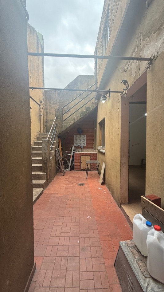 VENTA - CASA TIPO PH - 3 AMBIENTES - PATIO - QUINCHO - TERRAZA CON PARRILLA - APTO CREDITO