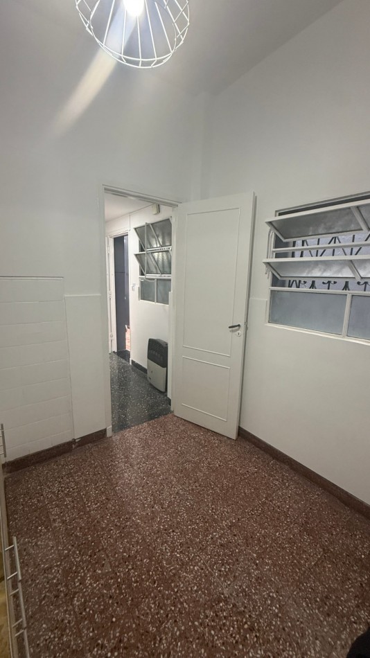 ALQUILER - CASA 2 AMBIENTES CON PATIO Y TERRAZA