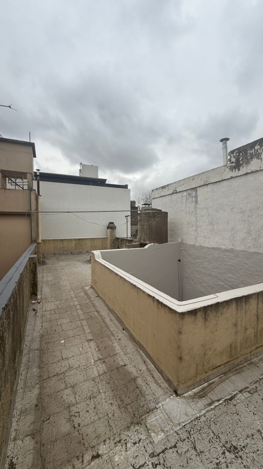 ALQUILER - CASA 2 AMBIENTES CON PATIO Y TERRAZA