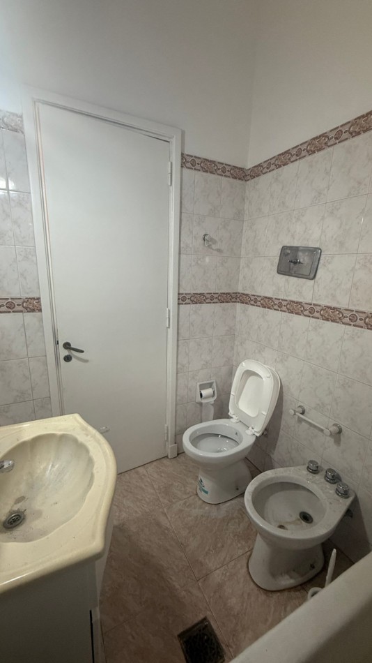 ALQUILER CASA 3 AMBIENTES CON TERRAZA Y QUINCHO - CASEROS NORTE