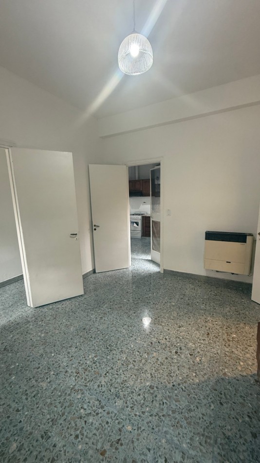ALQUILER CASA 3 AMBIENTES CON TERRAZA Y QUINCHO - CASEROS NORTE