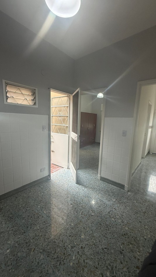 ALQUILER CASA 3 AMBIENTES CON TERRAZA Y QUINCHO - CASEROS NORTE