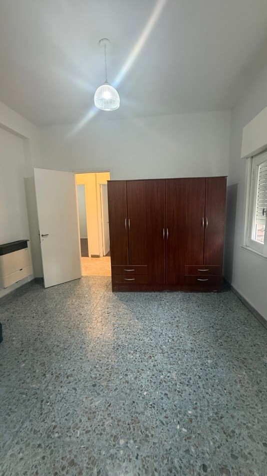 ALQUILER CASA 3 AMBIENTES CON TERRAZA Y QUINCHO - CASEROS NORTE