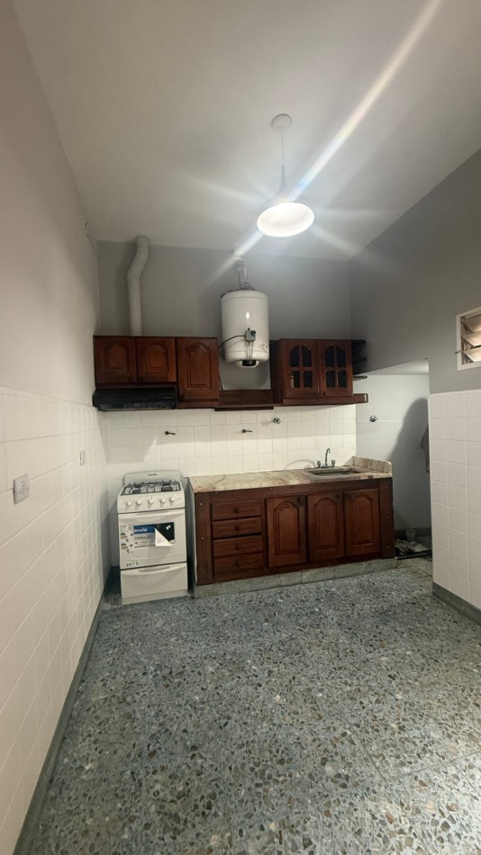 ALQUILER CASA 3 AMBIENTES CON TERRAZA Y QUINCHO - CASEROS NORTE