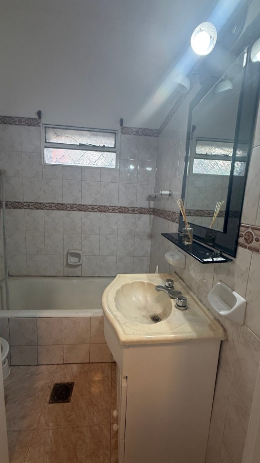 ALQUILER CASA 3 AMBIENTES CON TERRAZA Y QUINCHO - CASEROS NORTE