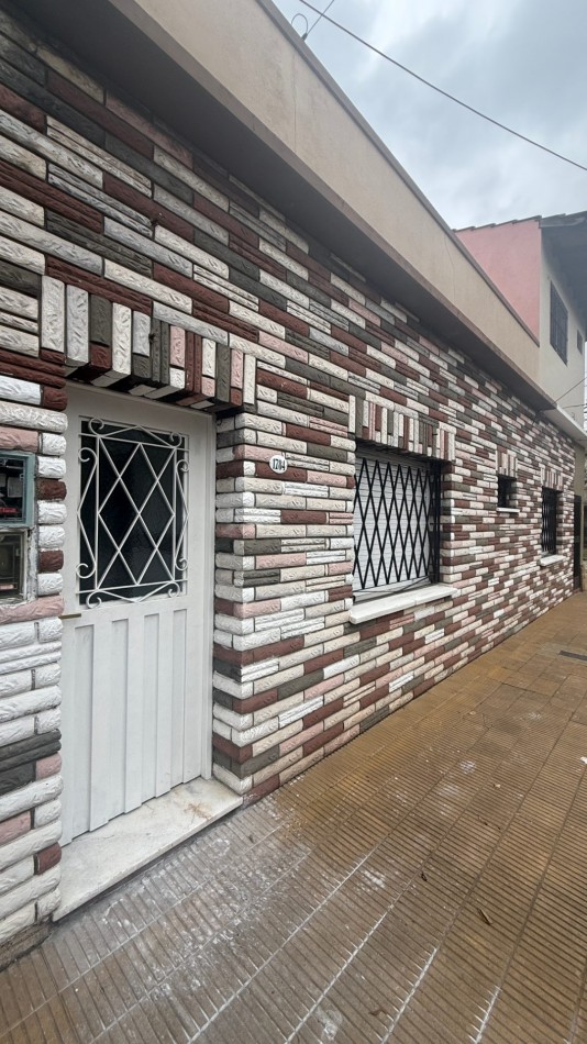 ALQUILER CASA 3 AMBIENTES CON TERRAZA Y QUINCHO - CASEROS NORTE