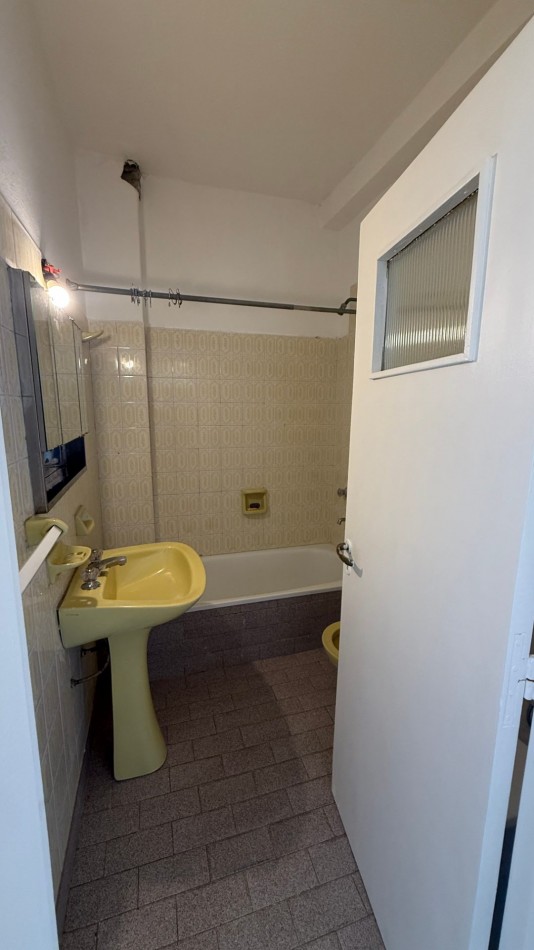 ALQUILER 3 AMBIENTES CON LAVADERO Y TERRAZA PROPIA - CASEROS NORTE
