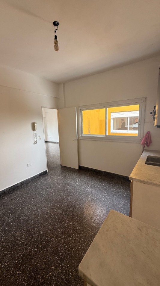ALQUILER 3 AMBIENTES CON LAVADERO Y TERRAZA PROPIA - CASEROS NORTE