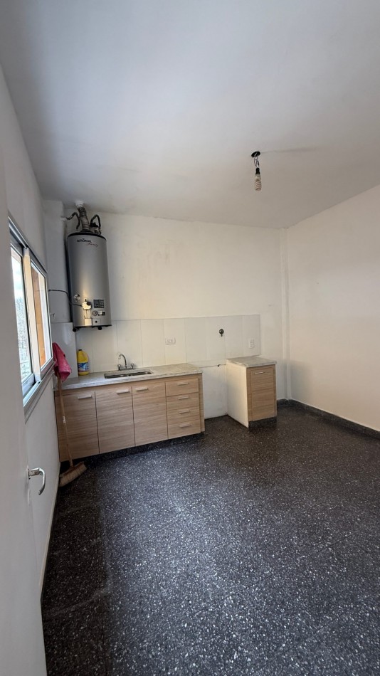 ALQUILER 3 AMBIENTES CON LAVADERO Y TERRAZA PROPIA - CASEROS NORTE