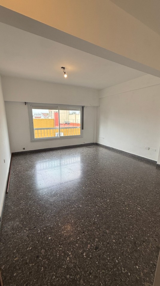 ALQUILER 3 AMBIENTES CON LAVADERO Y TERRAZA PROPIA - CASEROS NORTE